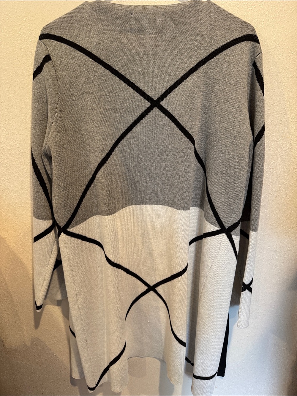 Oliver Open-Front Gray & White Geometric Cardigan - Picture 5 of 5